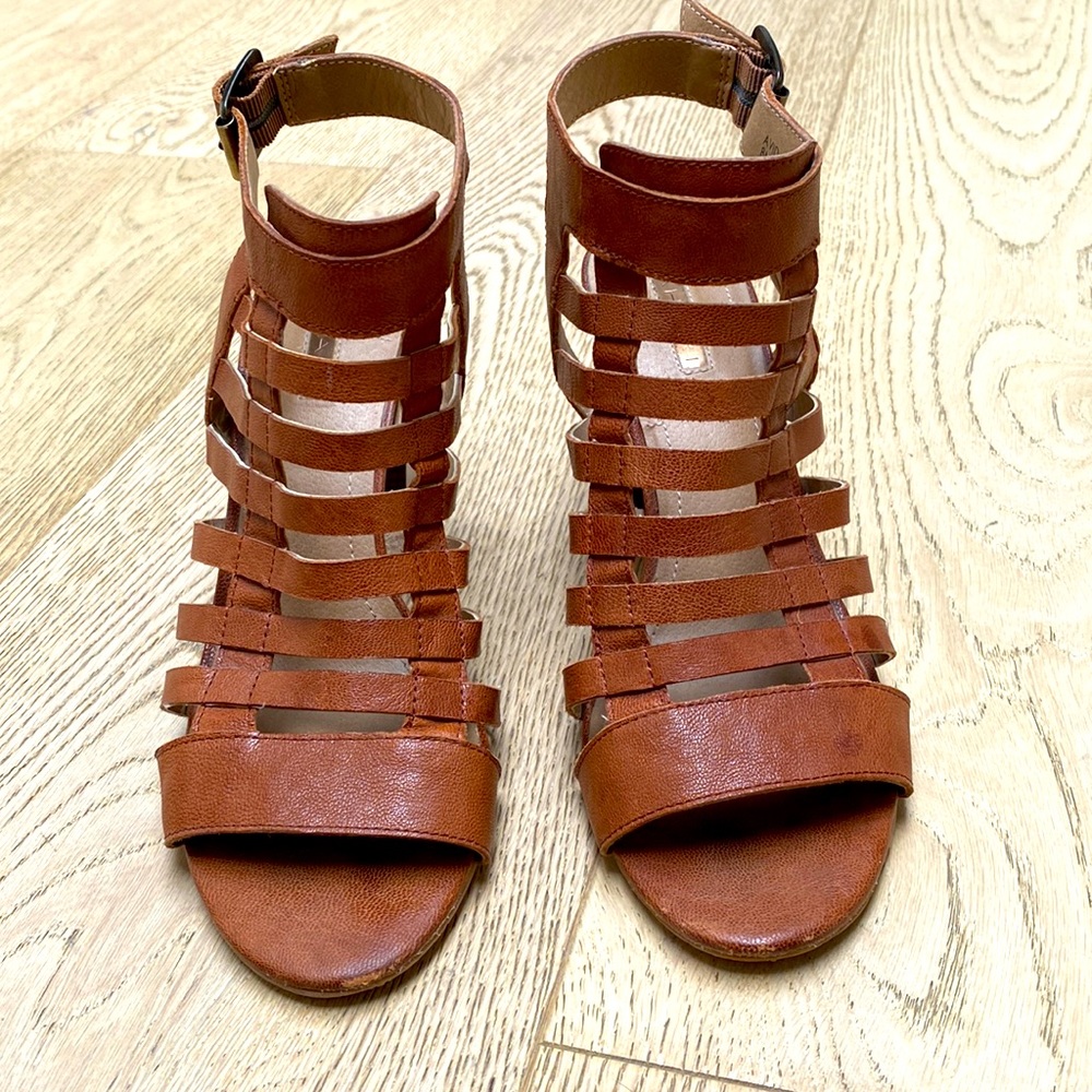 Tahari Brown Heels